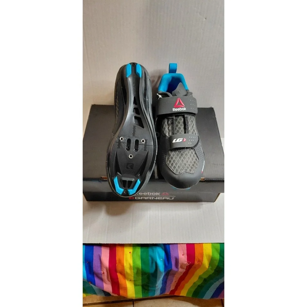 NWOT - Garneau Women’s Gray Athletic Cycling Shoes with Blue Accents Size 9